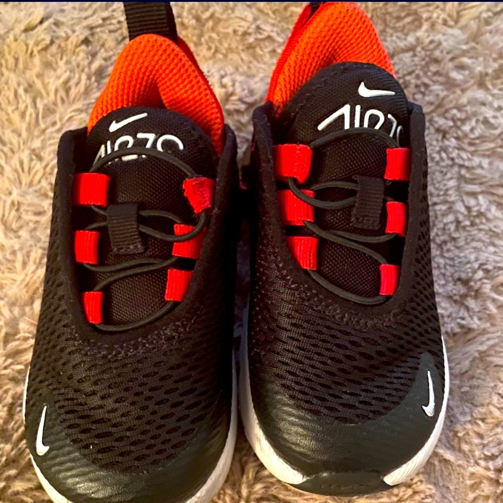 Toddler size 6 Nike Airmax